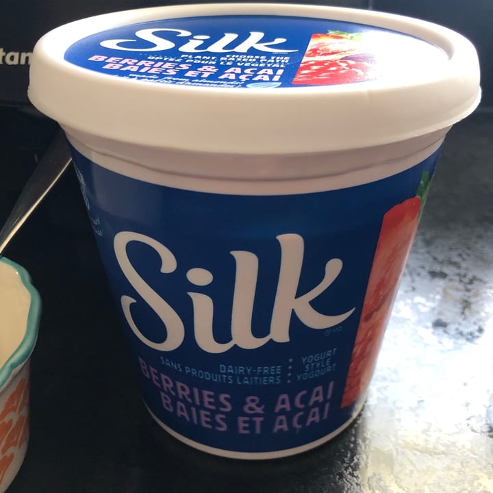 photo of Silk Berries & Acai Cultured Almond Yogurt shared by @lindsaymcmindsay on  23 Feb 2021 - review