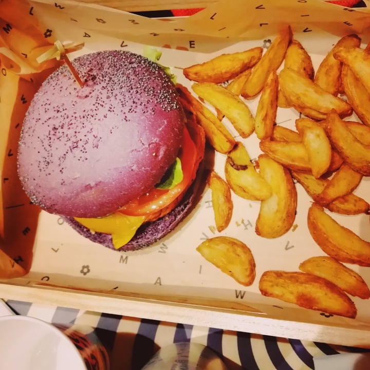 photo of Flower Burger Cherry bomb shared by @chiaramariateresa on  15 Sep 2022 - review