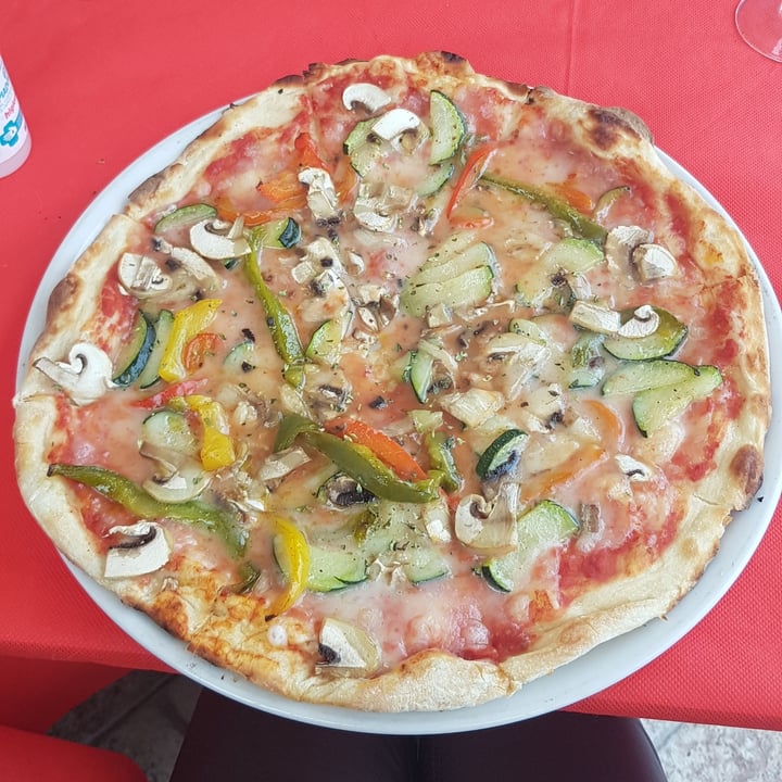 review photo of Caruso Pizza Verdure shared by @billie3 on 28 Apr 2021 - review