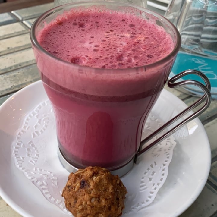 photo of Privé Tiong Bahru Beetroot Soy Latte shared by @meduza on  26 Nov 2022 - review