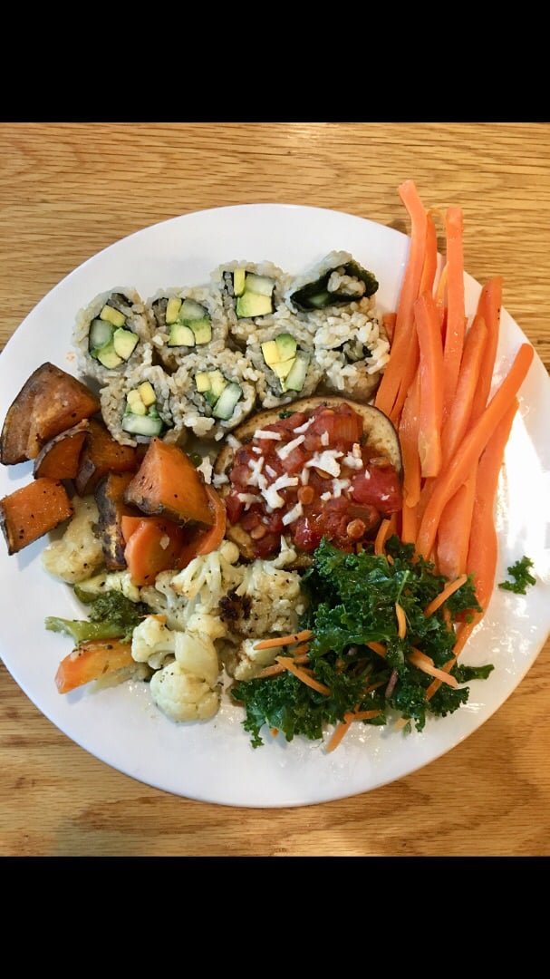 photo of Hampshire Dining Commons Vegetarian bar and sushi shared by @adelesecrest on  15 Feb 2019 - review
