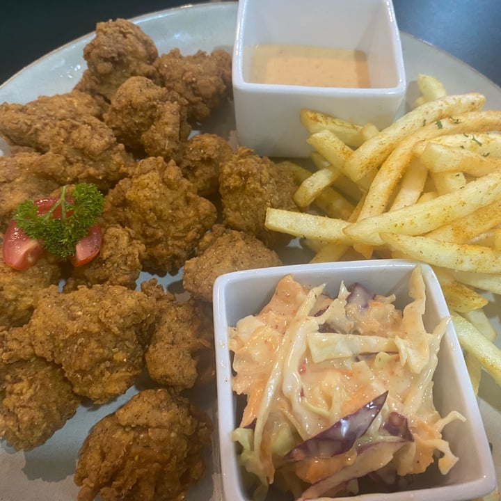 photo of The Vegan Chef Sandton Southern Fried Chickn, Chips & Slaw shared by @bianca1701 on  07 May 2022 - review