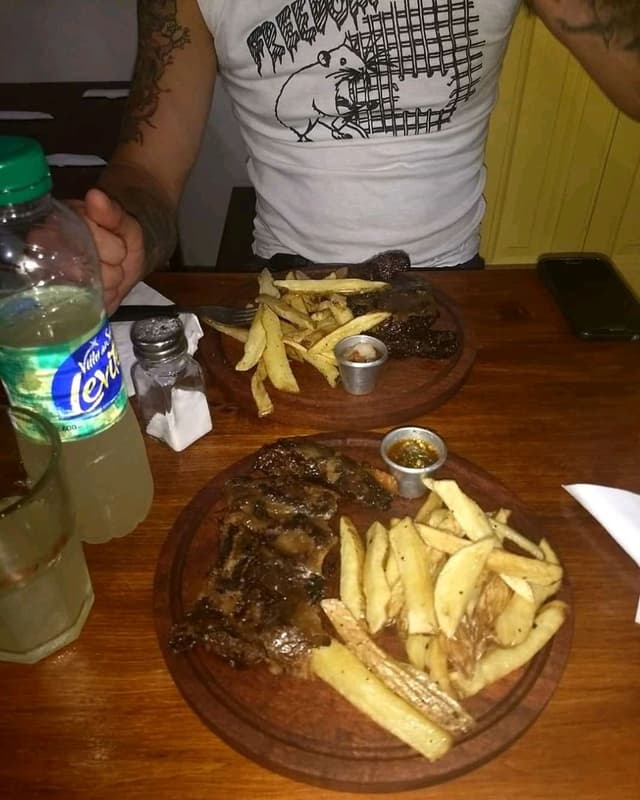 Photo of the dish “Seitán ahumado con Papas Fritas”