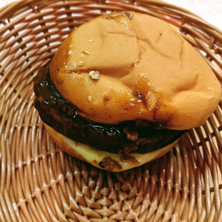 review photo of MOS Burger MOS Impossible Burger (w/o cheese) shared by @reddishdevil on 20 Dec 2020 - review
