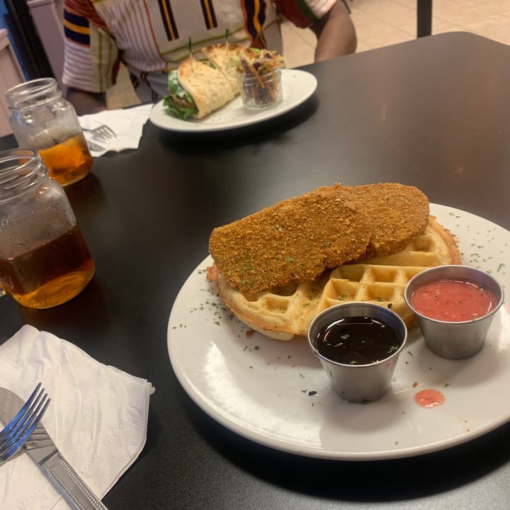 photo of Paisley Vegan Kitchen “Chicken” and Waffles shared by @kogundee on  09 Sep 2020 - review