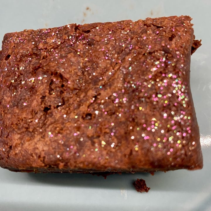 review photo of pink pepper kitchen Bear Hug (vegan brownie) shared by @paulaplum on 03 Nov 2022 - review