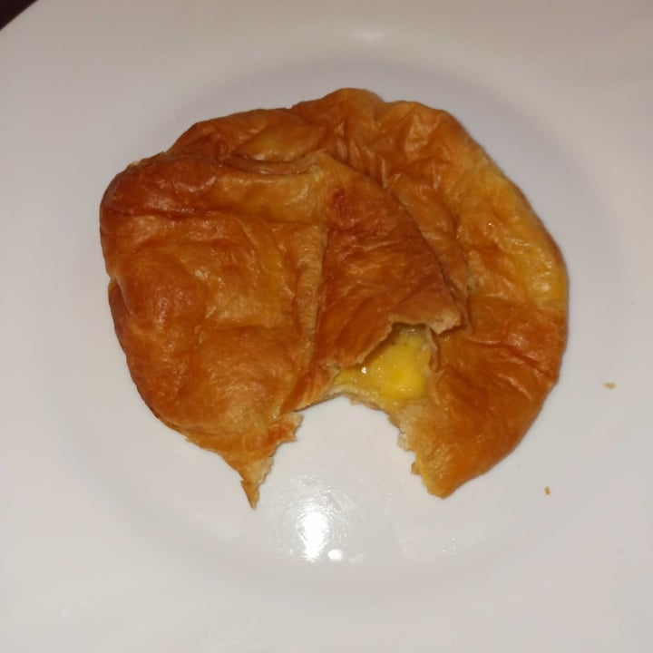 photo of CroisSants Croissant de queso shared by @joansc91 on  01 Oct 2021 - review