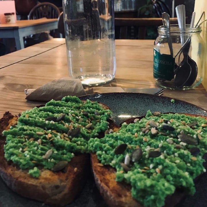 photo of Lovecrumbs Mashed peas on toast shared by @fi-iv on  19 Jun 2019 - review
