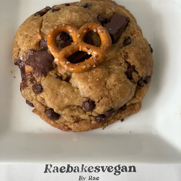 photo of Raebakesvegan PB & pretzel cookie shared by @ceganmhoo on  20 Nov 2021 - review