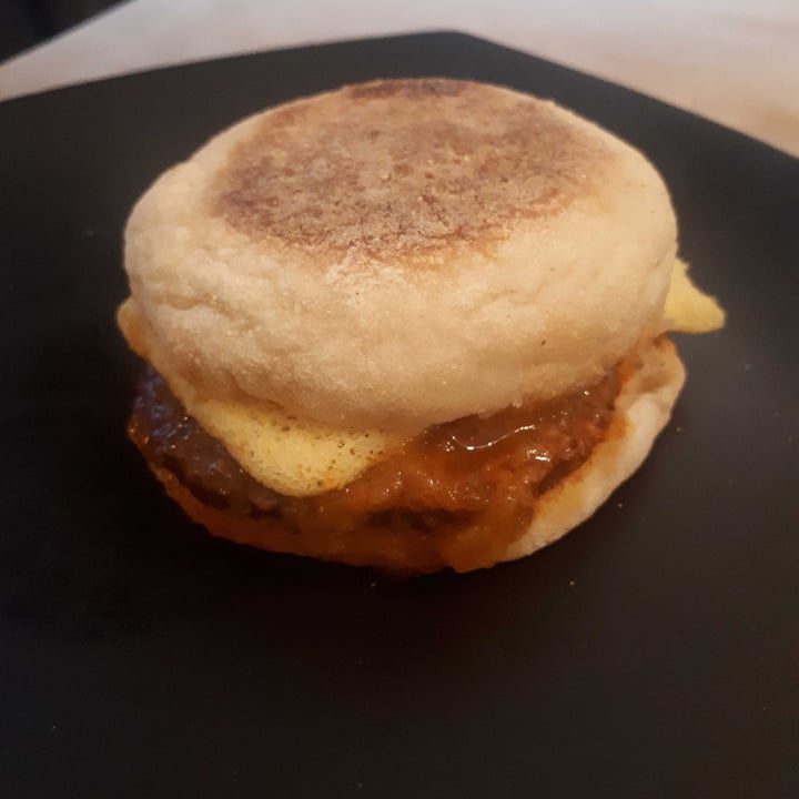 photo of Alpha Foods Breakfast Sandwich Meatless Spicy Chorizo, Plant-Based Egg and Cheeze shared by @nobme6661 on  23 Nov 2022 - review