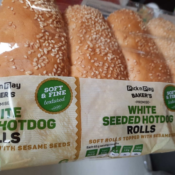 photo of Pick n Pay White Seeded Hot Dog Rolls shared by @lisavermeulen1206 on  09 Oct 2021 - review