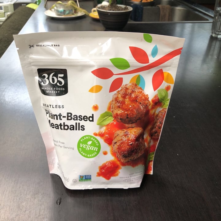 photo of 365 Whole Foods Market Meatless Plant-based Meatballs shared by @mamahixx on  30 Jun 2020 - review