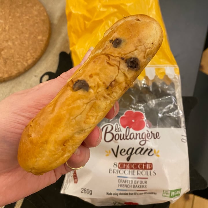 photo of La Boulangère Chocolate Chip Brioche Rolls shared by @sincyr on  25 Jan 2022 - review
