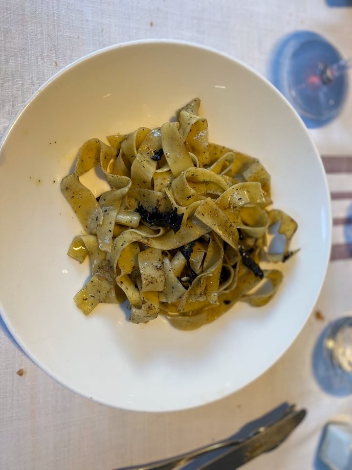 photo of Restaurant Cafè Europa Pappsedelle con Trompetas De La Muerte Y Trufa shared by @coque on  07 Dec 2019 - review