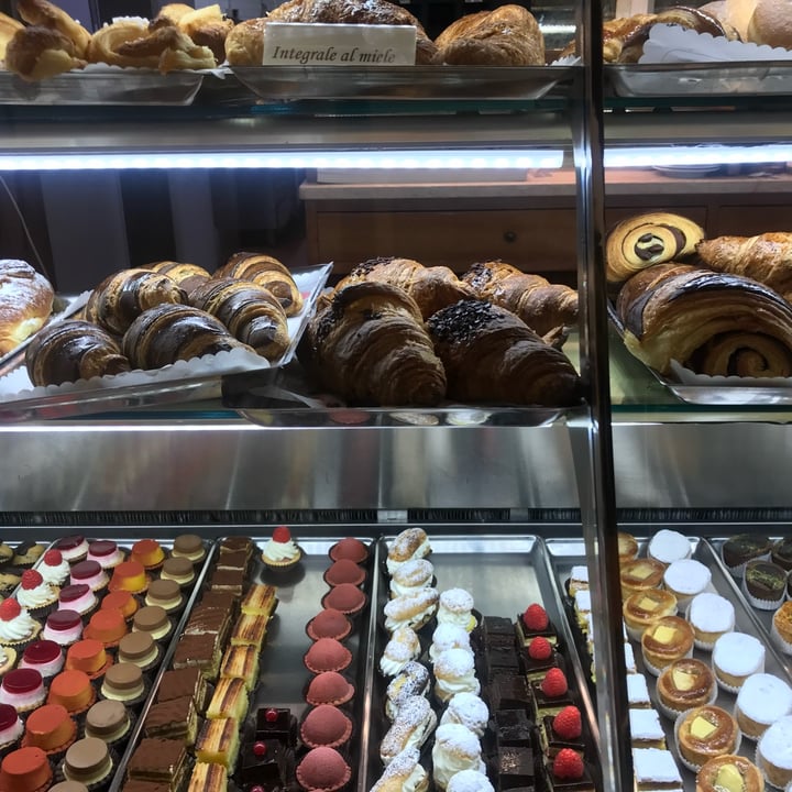 photo of Pastry Luca Milano Vegan Croissant shared by @marghemf on  07 May 2022 - review