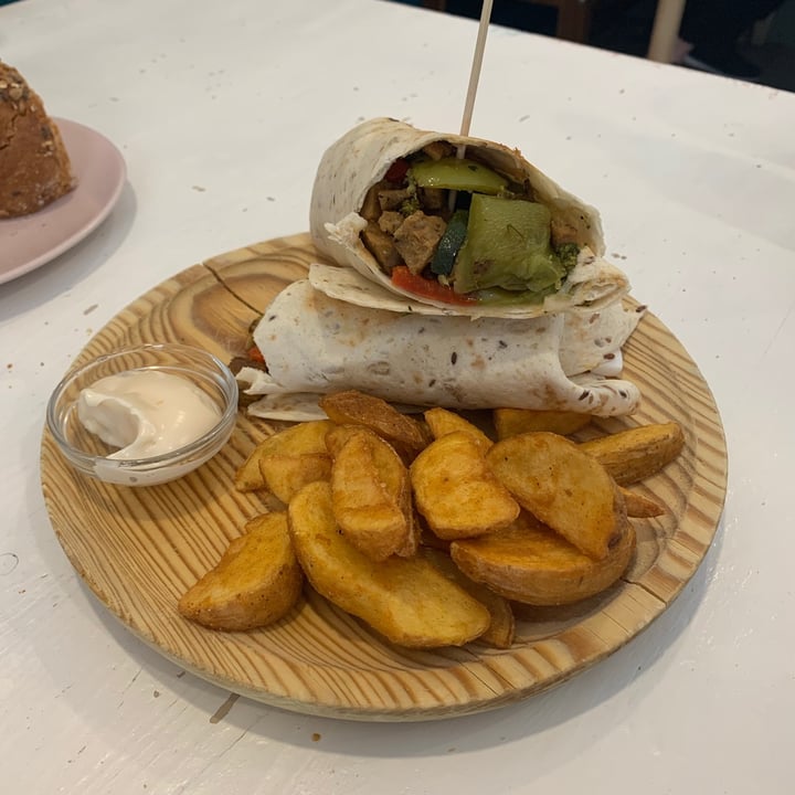 photo of La Oveja Negra taberna vegana. Burrito De Seitán Y Verduras shared by @sevoya on  27 Jul 2021 - review
