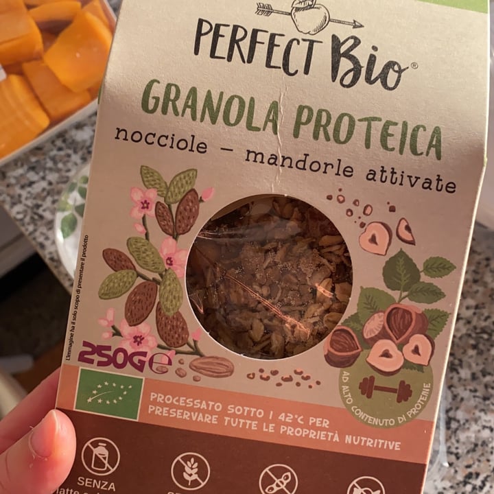 photo of Perfect Bio Granola proteica shared by @alisanni on  08 Apr 2022 - review