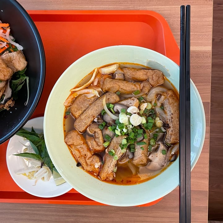 photo of Sandwich Saigon (Vegetarian) Szechuan Mala Mushroom Tofu Vegan Pho shared by @munch on  29 Dec 2021 - review