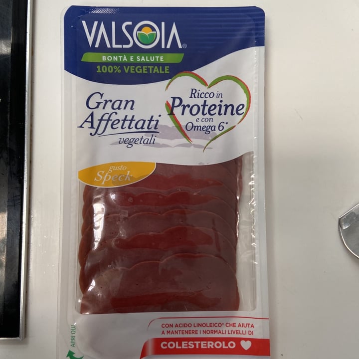review photo of Valsoia Gran Affettati Vegetali Gusto Speck shared by @giuls1007 on 04 Apr 2021 - review
