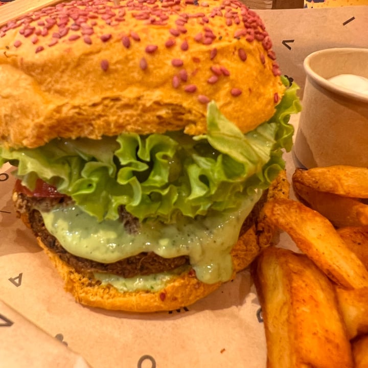 review photo of Flower Burger Hercules burger shared by @silviagoggi on 25 Sep 2022 - review