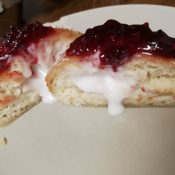 review photo of CrisLa sweets Bomba Cheesecake shared by @lorelorelein on 15 Dec 2021 - review