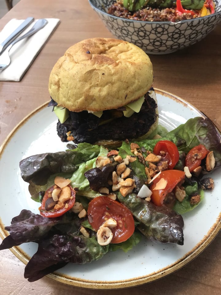 review photo of OrganiQ Sant Cugat Black angus black beans burger shared by @itziardiazs on 01 Aug 2019 - review