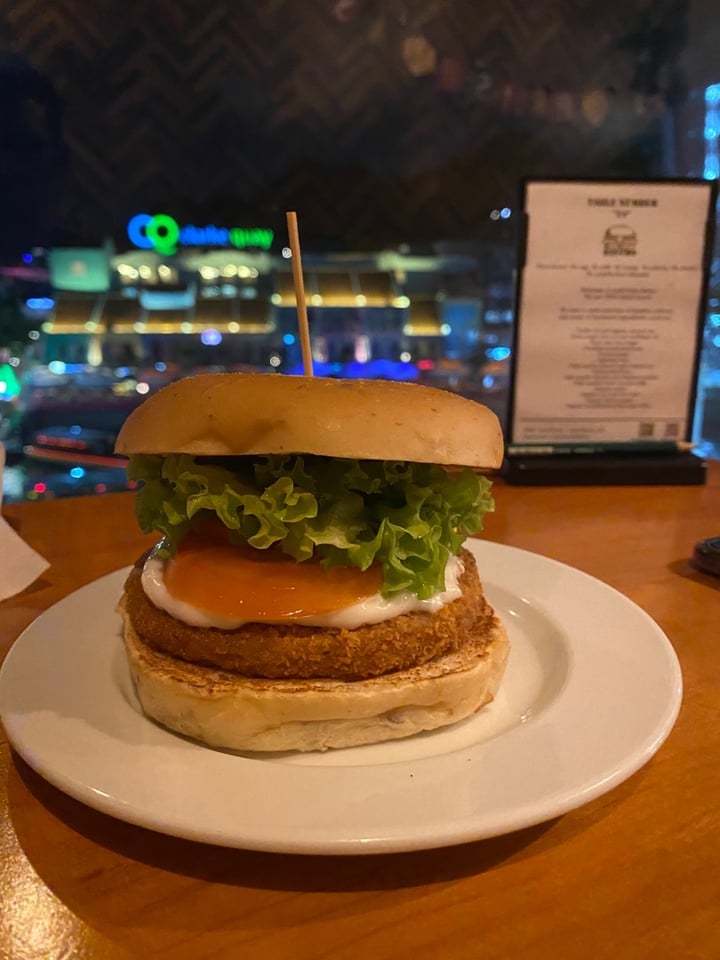 photo of nomVnom Bistro Meatless Mexican Burger shared by @flexivegan on  26 Dec 2019 - review
