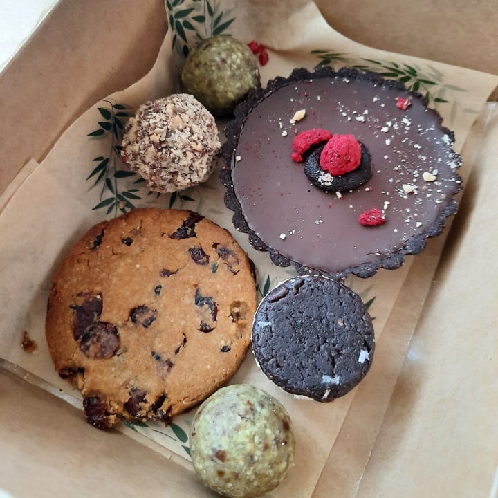 photo of Green & Berry Ferrero Rawcher shared by @awafuro on  15 May 2020 - review