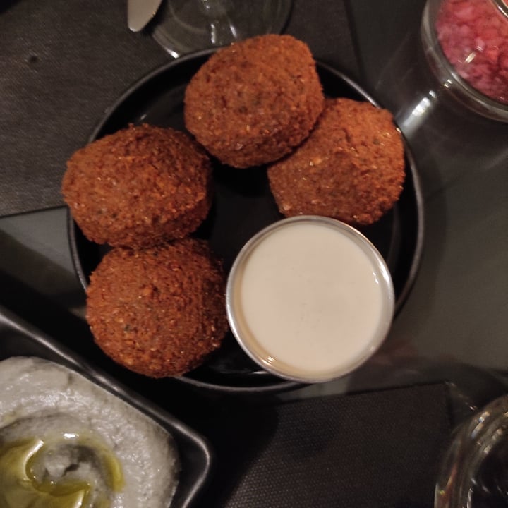 review photo of Adonis Falafel di ceci e fave shared by @martyromy on 30 Mar 2022 - review
