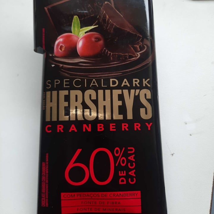 photo of Hershey's special dark 60% de cacau de cranberry shared by @ericagalvao82 on  09 Jan 2022 - review