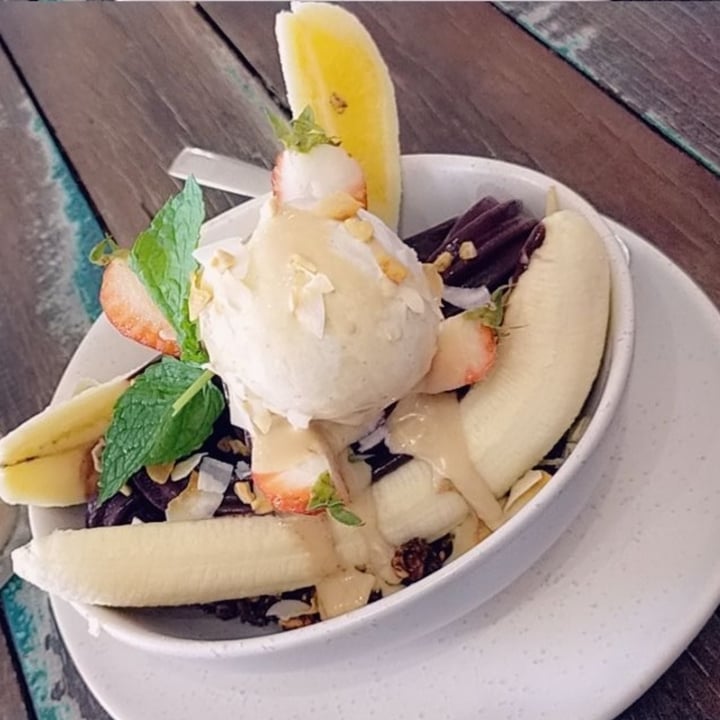 photo of MISS BLISS WHOLEFOODS KITCHEN Acai bowl shared by @njkcxo on  04 Jun 2020 - review