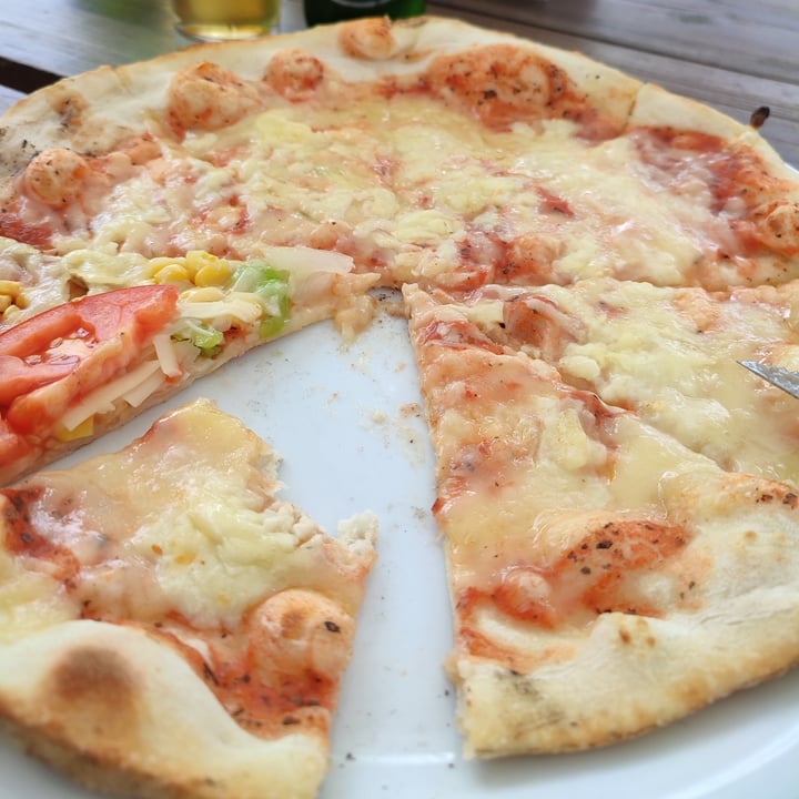 photo of 4 Directions family restaurant Pizza Margherita shared by @flouredfingers on  01 Oct 2021 - review
