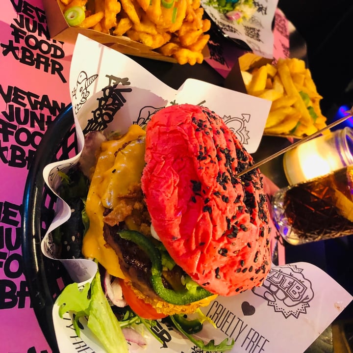 photo of Vegan Junk Food Bar Daddy Mc Chik’N burger shared by @evarunsink on  30 Jul 2020 - review