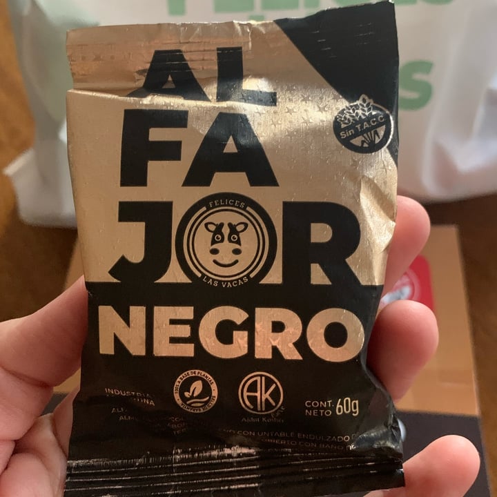 photo of Felices Las Vacas Alfajor negro sin tacc shared by @jacquelinechaves on  23 Dec 2021 - review