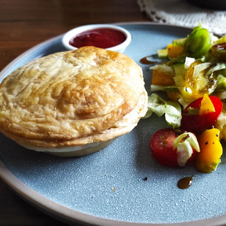 photo of Fry's Family Food 2 Country Mushroom Pies shared by @celesteswart on  06 Jan 2021 - review
