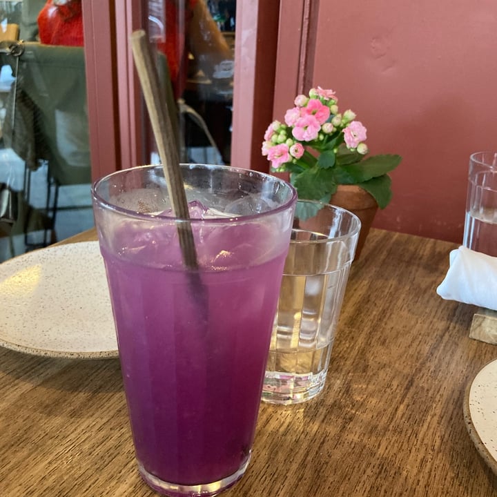 photo of Camelia Ododo Restaurante - Cafe & Bar Organico Limonada Tie Dye shared by @meditarnaescola on  25 Aug 2022 - review