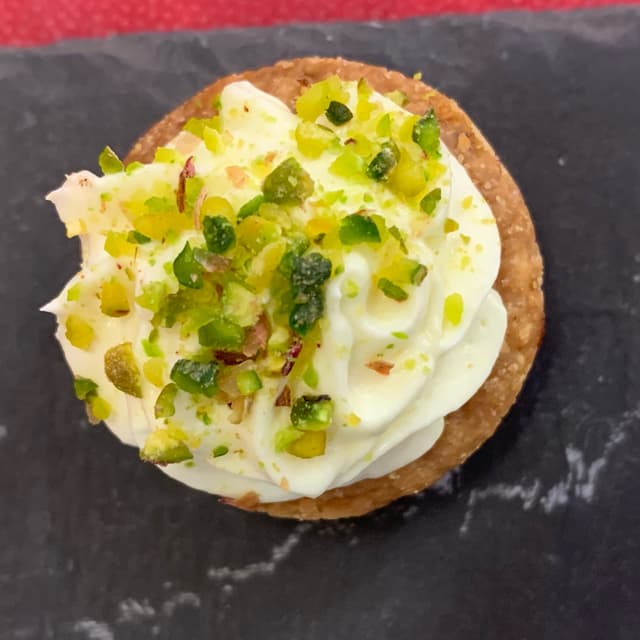 Photo of the dish “Pasticcino di nocciole con chantilly e granella di pistacchi”