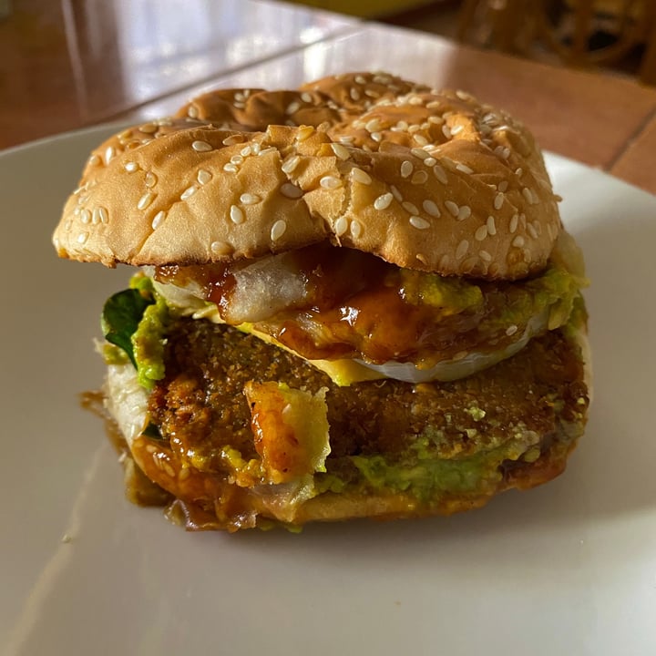 photo of Veggie Happy Hamburguesa vegetal shared by @dianxtrejo on  02 Apr 2022 - review