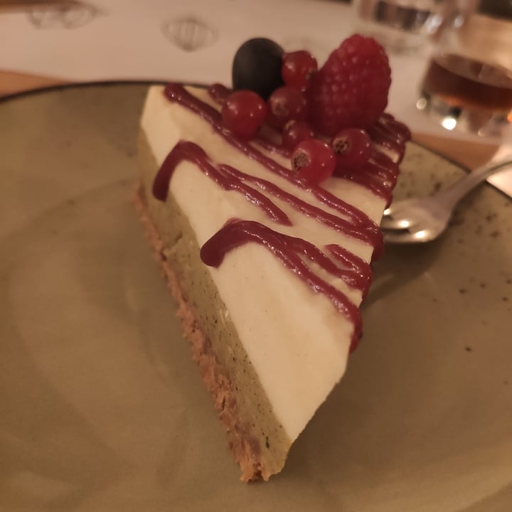 photo of Nativa Ristorante Cheesecake pistacchio, cioccolato bianco e coulis di lamponi shared by @ginevrag on  29 Mar 2022 - review