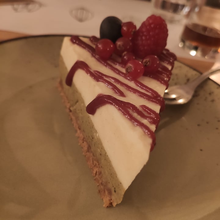 review photo of Nativa Ristorante Cheesecake pistacchio, cioccolato bianco e coulis di lamponi shared by @ginevrag on 29 Mar 2022 - review