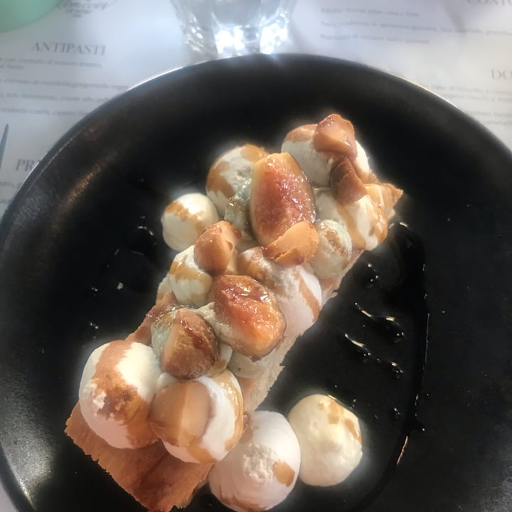 photo of Romeow Cat Bistrot Millefoglie Salato Con Crema Di Zucca Al Porro, Tofu Fermentato, Patate Allo Zafferano E Nocciole Sabbiate shared by @agapanto on  05 Oct 2022 - review