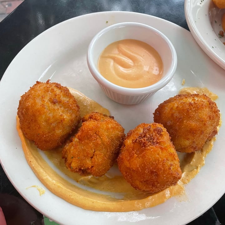 photo of Veggie Galaxy Mac’n cheese bites shared by @zoeadamopoulos on  19 Aug 2021 - review