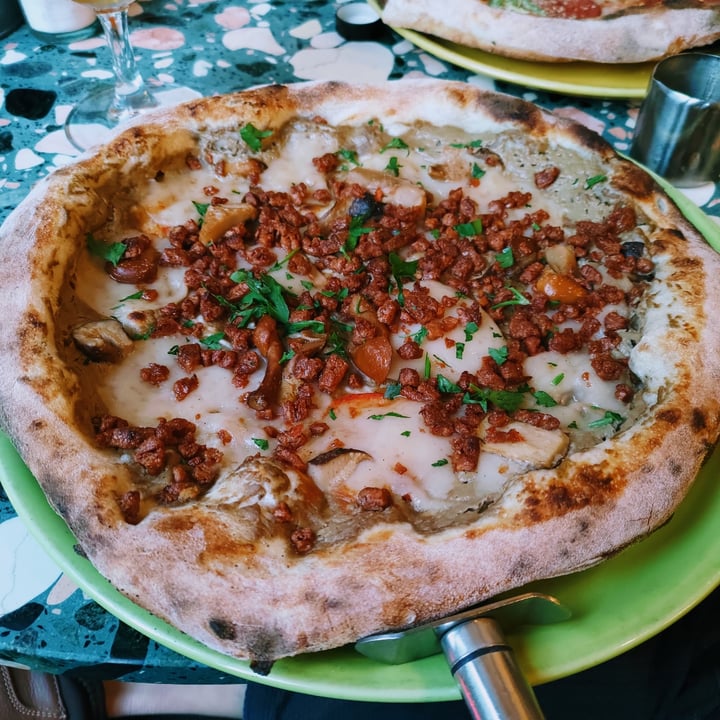 photo of Purezza - Vegan Pizza Camden The One With The Truffle shared by @stevenneoh on  26 May 2022 - review
