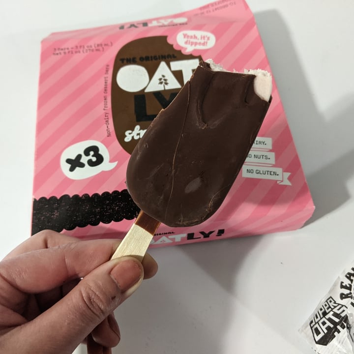 photo of Oatly Strawberry swirl dipped bars shared by @tina360 on  27 Oct 2022 - review