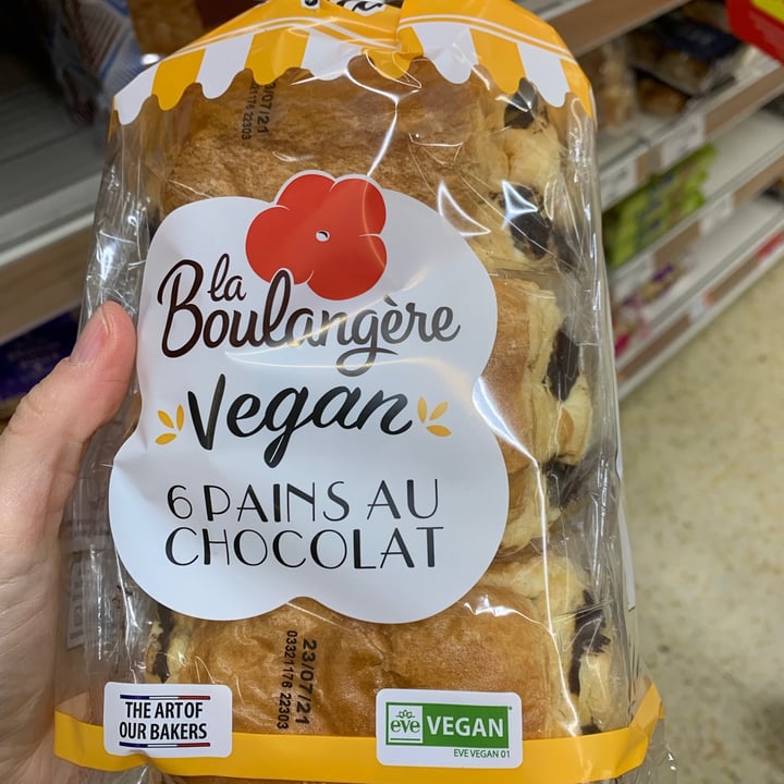 review photo of La Boulangère Vegan Pain Au Chocolat shared by @veganosa on 07 Jul 2021 - review