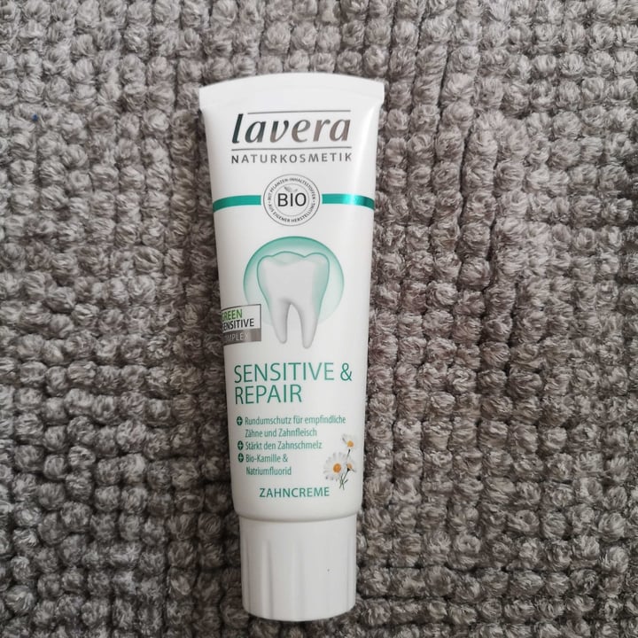 photo of Lavera Naturkosmetik Zahncreme basis sensitiv shared by @liqu on  19 May 2020 - review