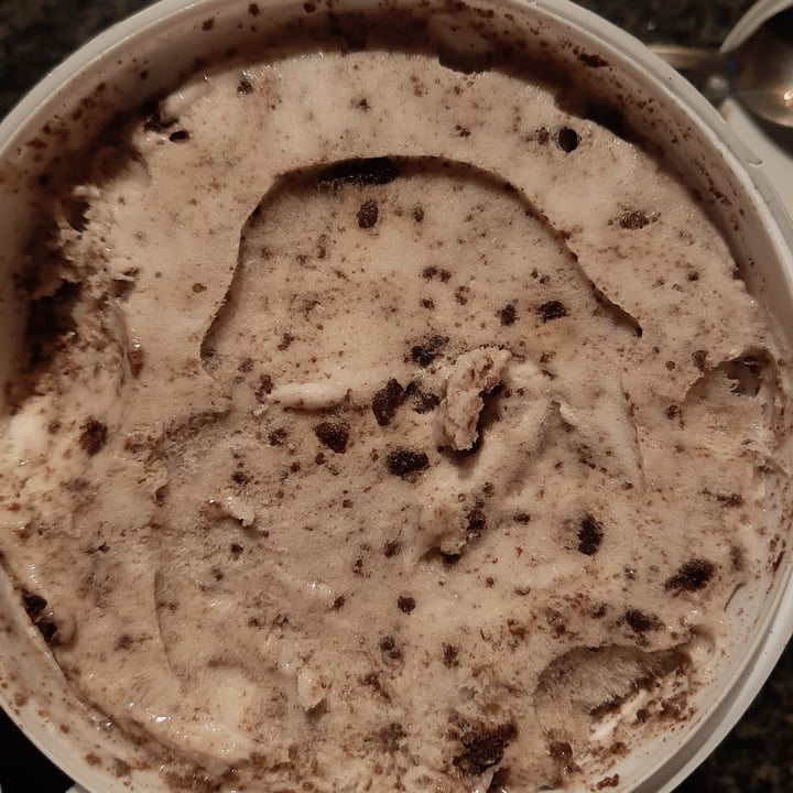 photo of Virtue Cookies and creme  ice cream shared by @sineadsuter on  02 Nov 2020 - review