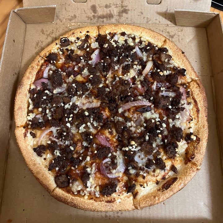 photo of Domino's Pizza Toongabbie Vegan double beef & onion shared by @vegan-friendly on  24 May 2022 - review