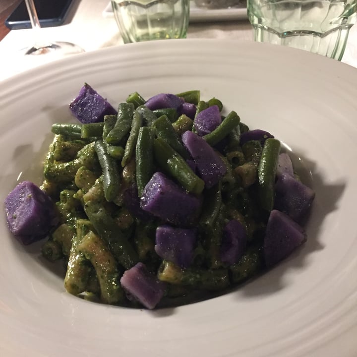 review photo of Osteria Caffè Monte Baldo maccheroncini al pesto vegetale con fagiolini e patate viola shared by @lucianapalazzo on 02 Nov 2022 - review