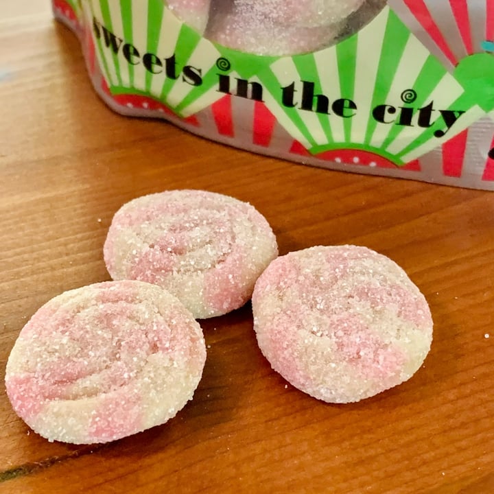 photo of sweets in the city Apple & Watermelon Duals shared by @naivoncake on  14 Oct 2021 - review